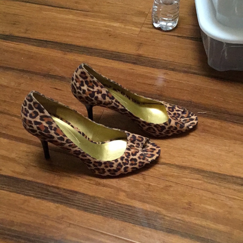 Guess - Picture 2 of 2